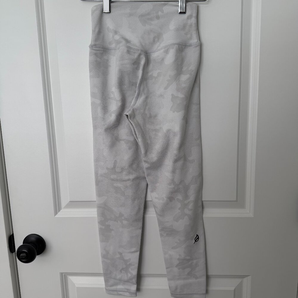 P’tula Stealth High Rise Leggings – White Light Camo – Size S – Good Condition